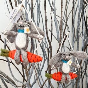 NWT Two Bunny on a Carrot Swing Felt Easter Decorations